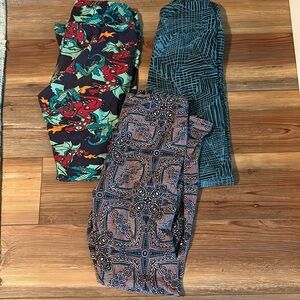 LOT OF 3 - LuLaRoe patterned leggings, one size